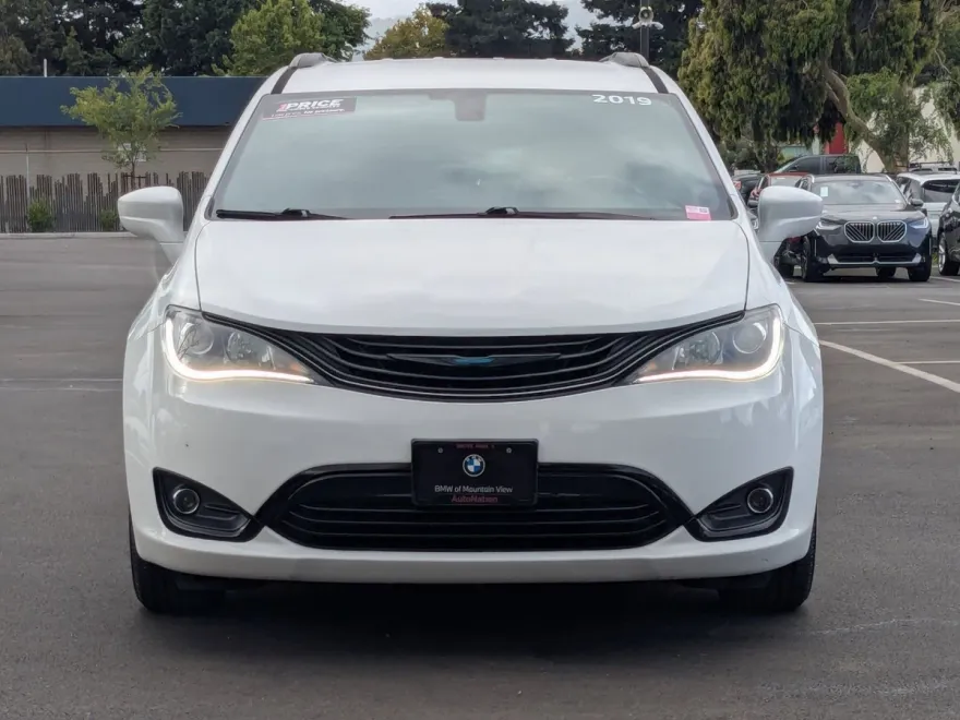 2019 Chrysler Pacifica Hybrid Touring L photo 1