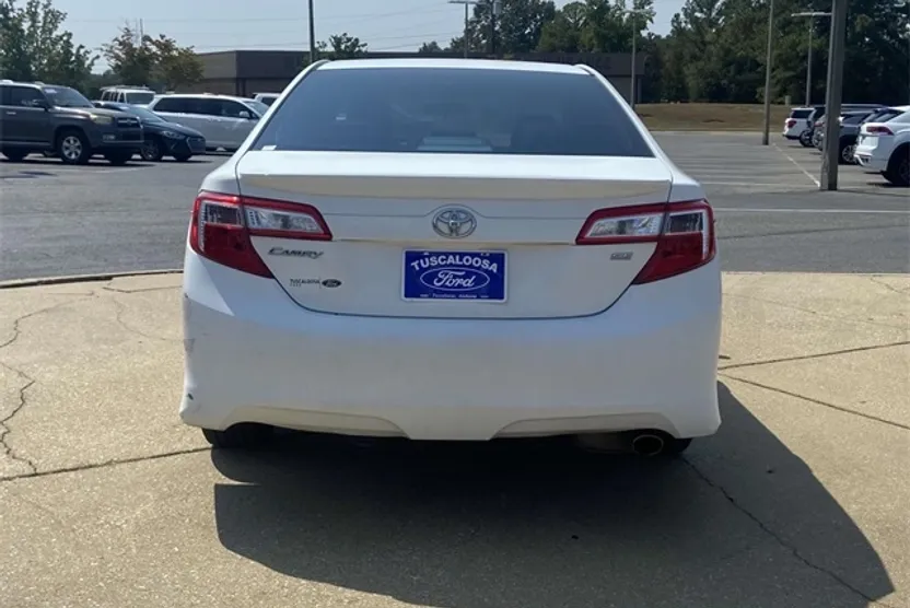 2013 Toyota Camry SE photo 1