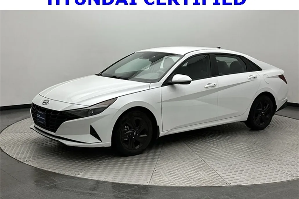 2022 Hyundai Elantra SEL photo 1