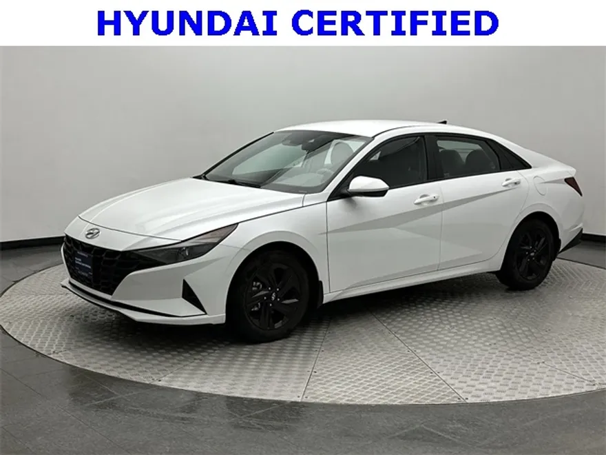 2022 Hyundai Elantra SEL photo 1