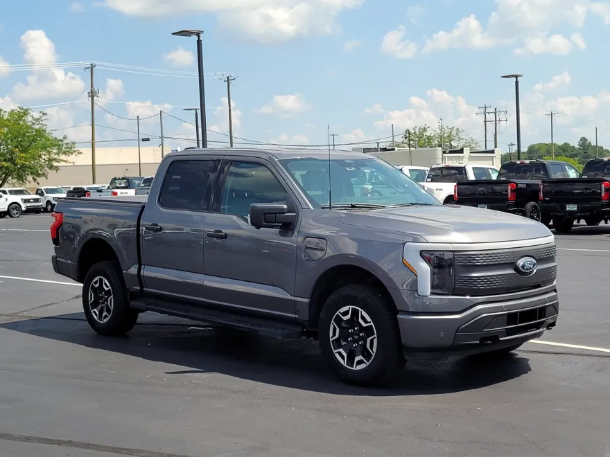 2022 Ford F-150 Lightning XLT photo 1
