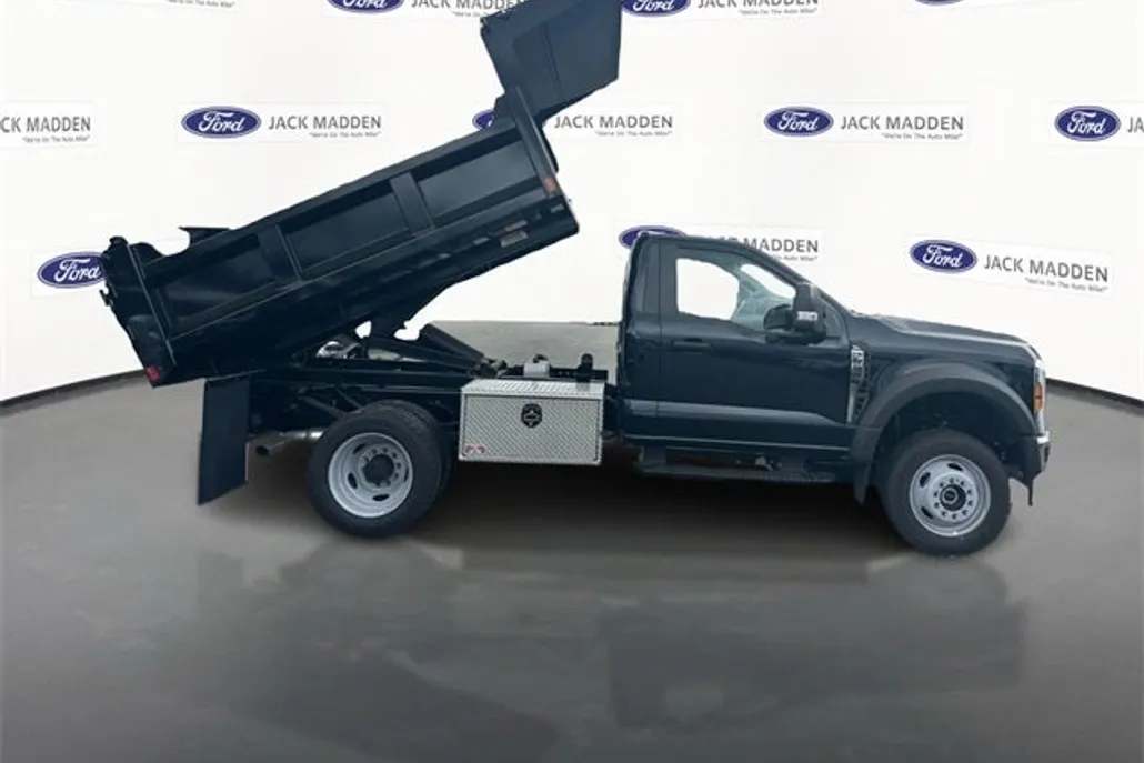 2025 Ford F-550 photo 1