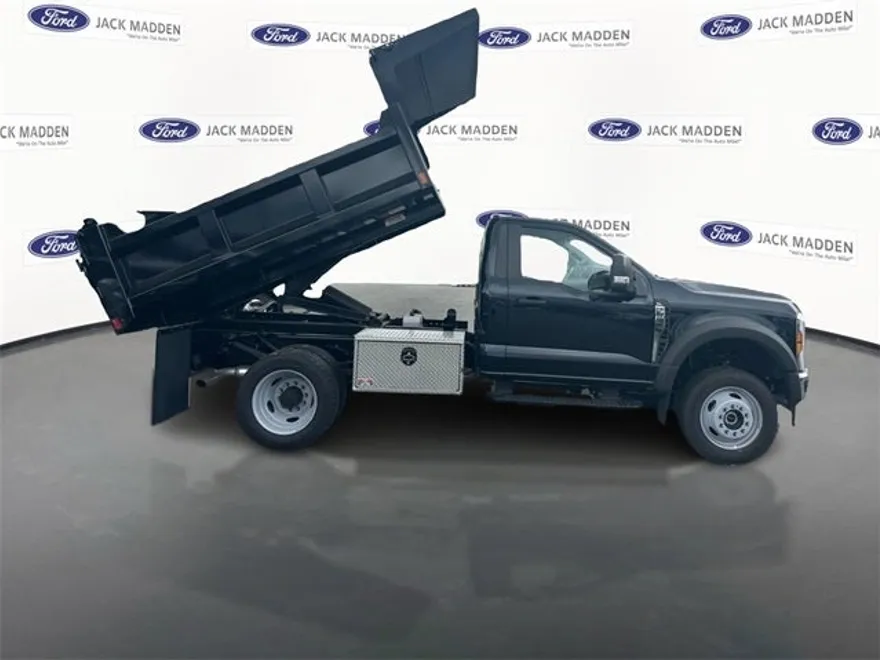2025 Ford F-550 photo 1