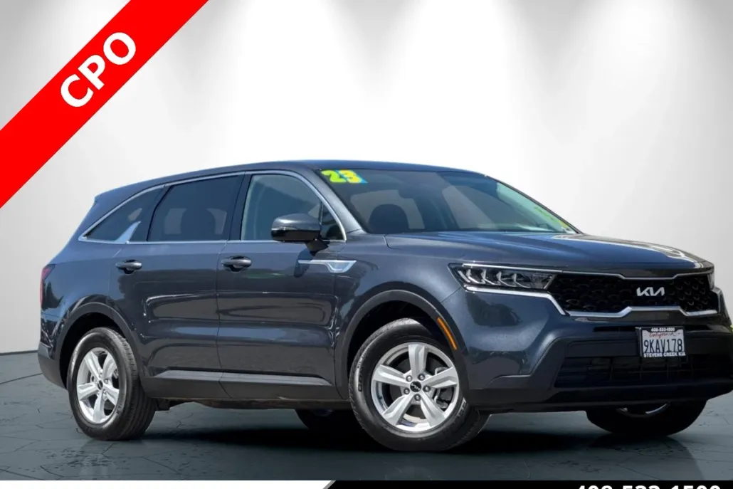 2023 Kia Sorento LX photo 1
