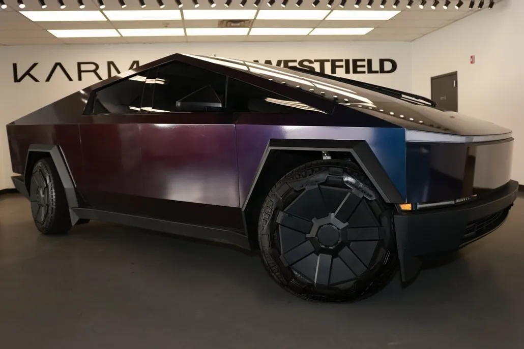 2024 Tesla Cybertruck photo 1