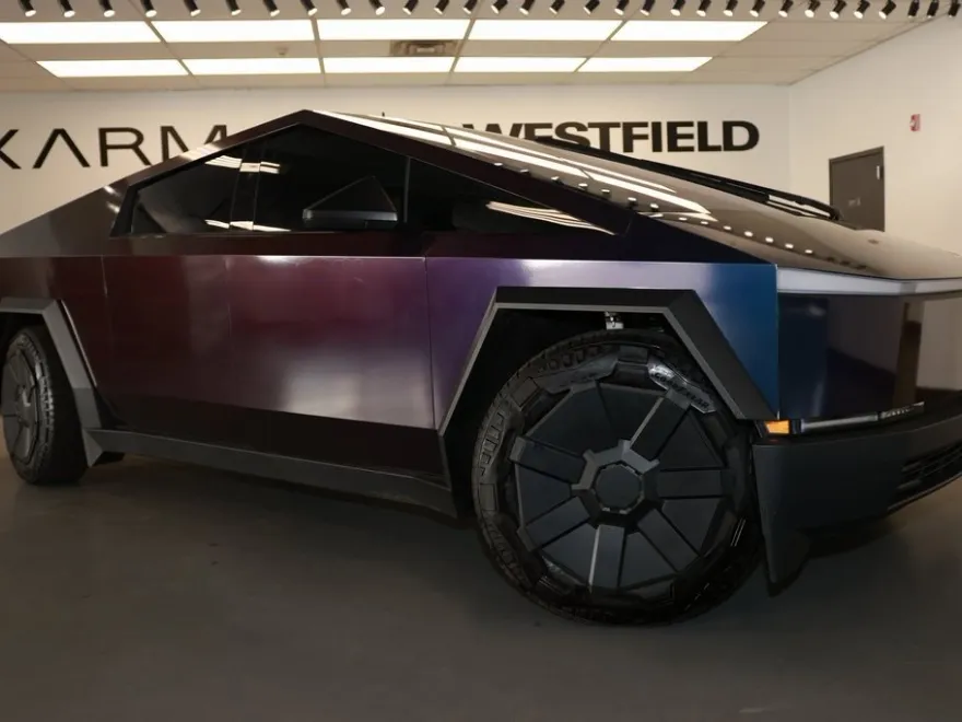 2024 Tesla Cybertruck photo 1