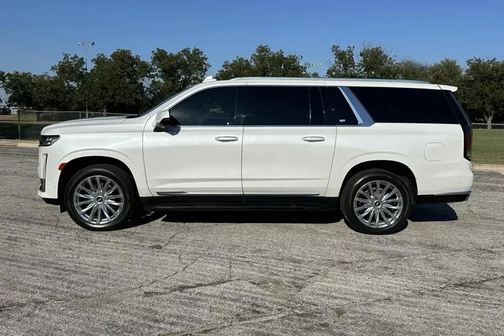 2023 Cadillac Escalade ESV Premium Luxury photo 1