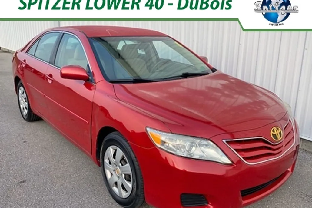 2011 Toyota Camry LE photo 1