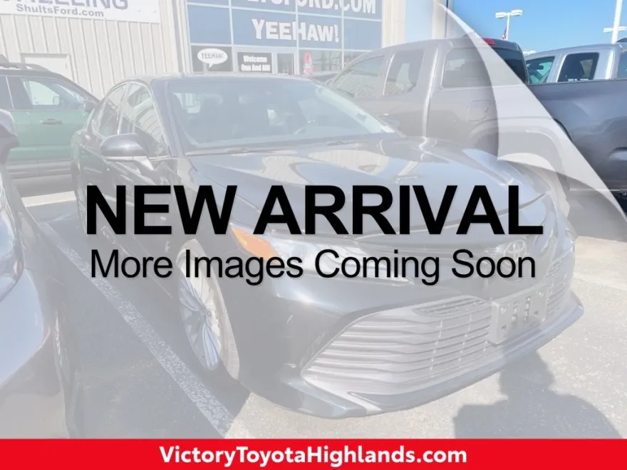 2020 Toyota Camry XLE photo 1