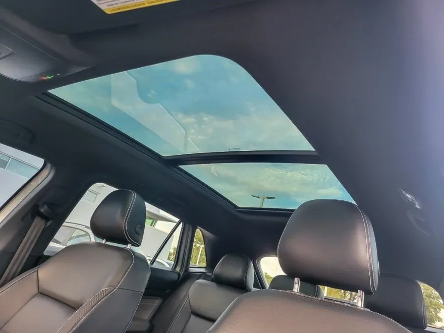 2022 Volkswagen Atlas Cross Sport V6 SEL photo 1