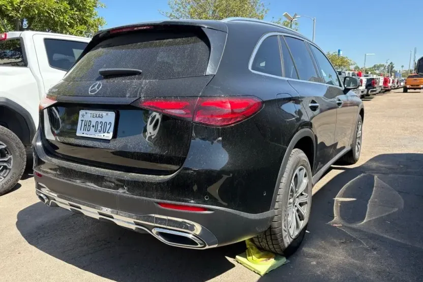 2024 Mercedes Benz GLC 300 photo 1