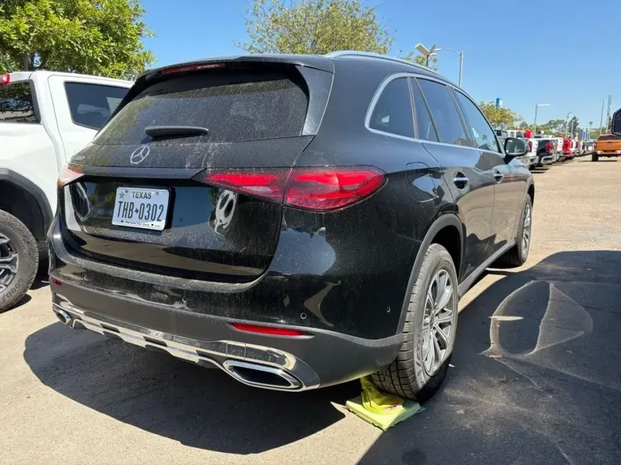 2024 Mercedes Benz GLC 300 photo 1