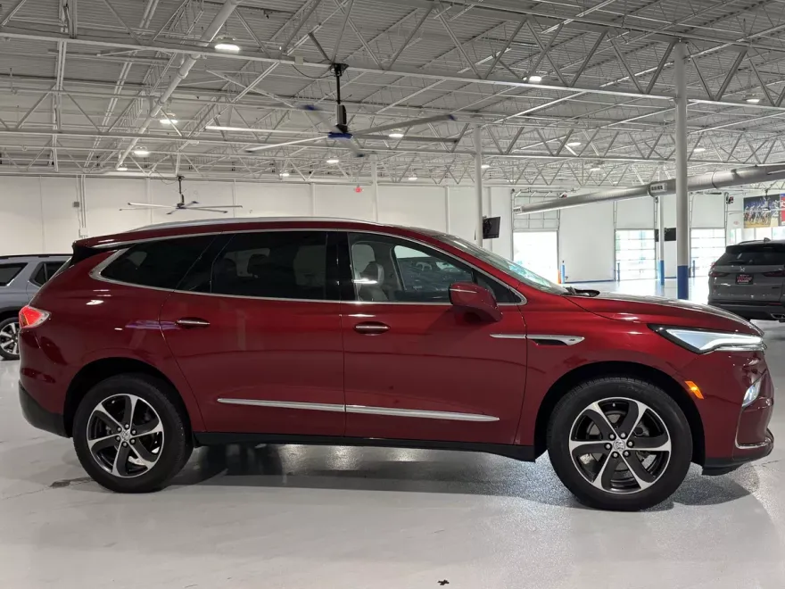 2024 Buick Enclave Essence photo 1
