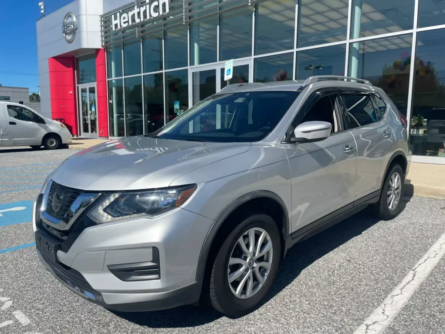 2020 Nissan Rogue SV photo 1