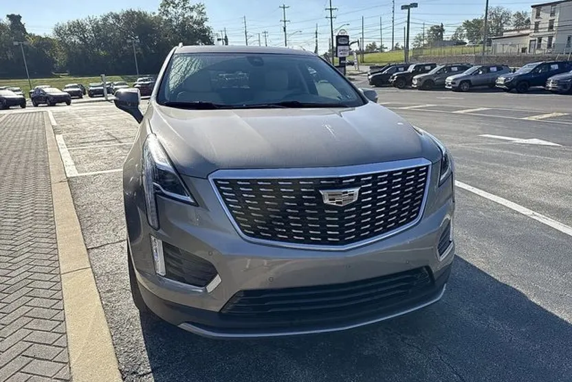 2022 Cadillac XT5 Premium Luxury photo 1