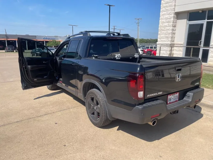 2022 Honda Ridgeline Black Edition photo 1