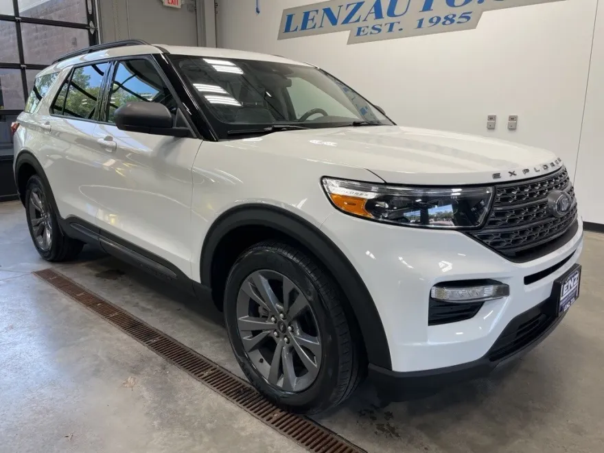 2021 Ford Explorer XLT photo 1