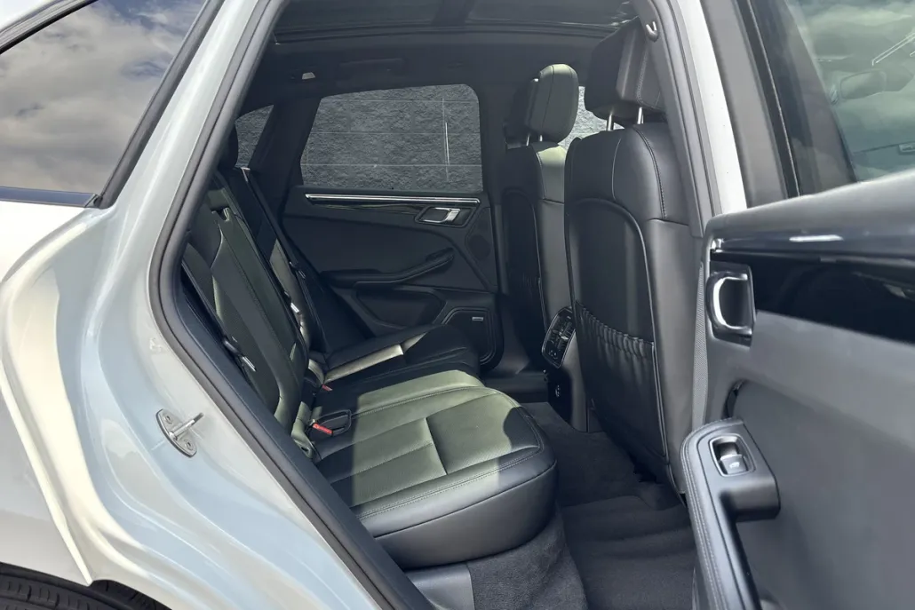 2025 Porsche Macan T photo 1