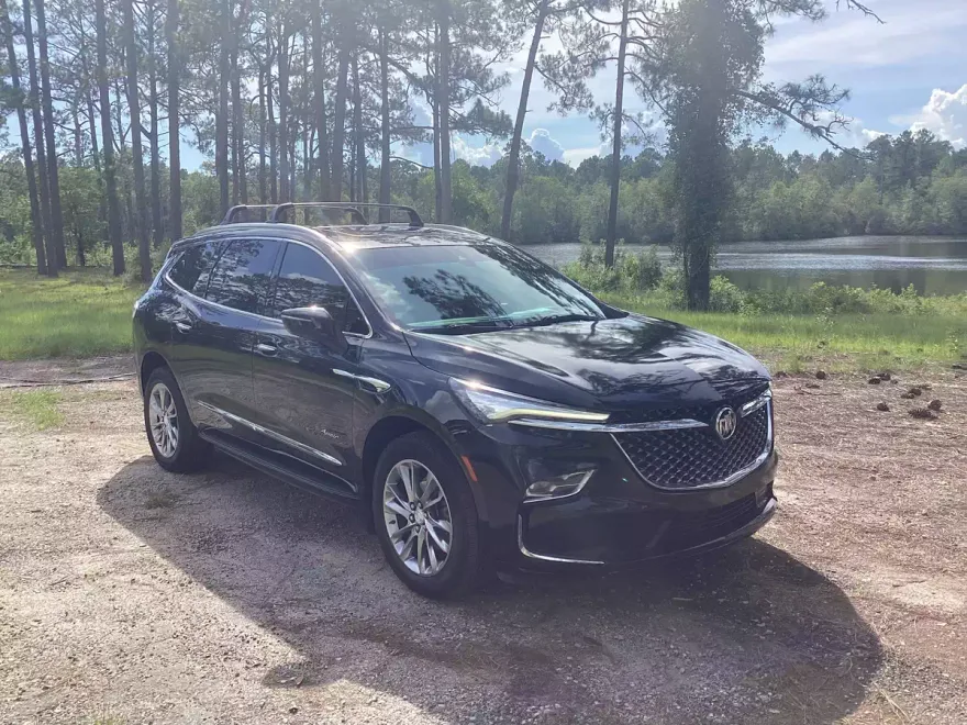 2022 Buick Enclave Avenir photo 1