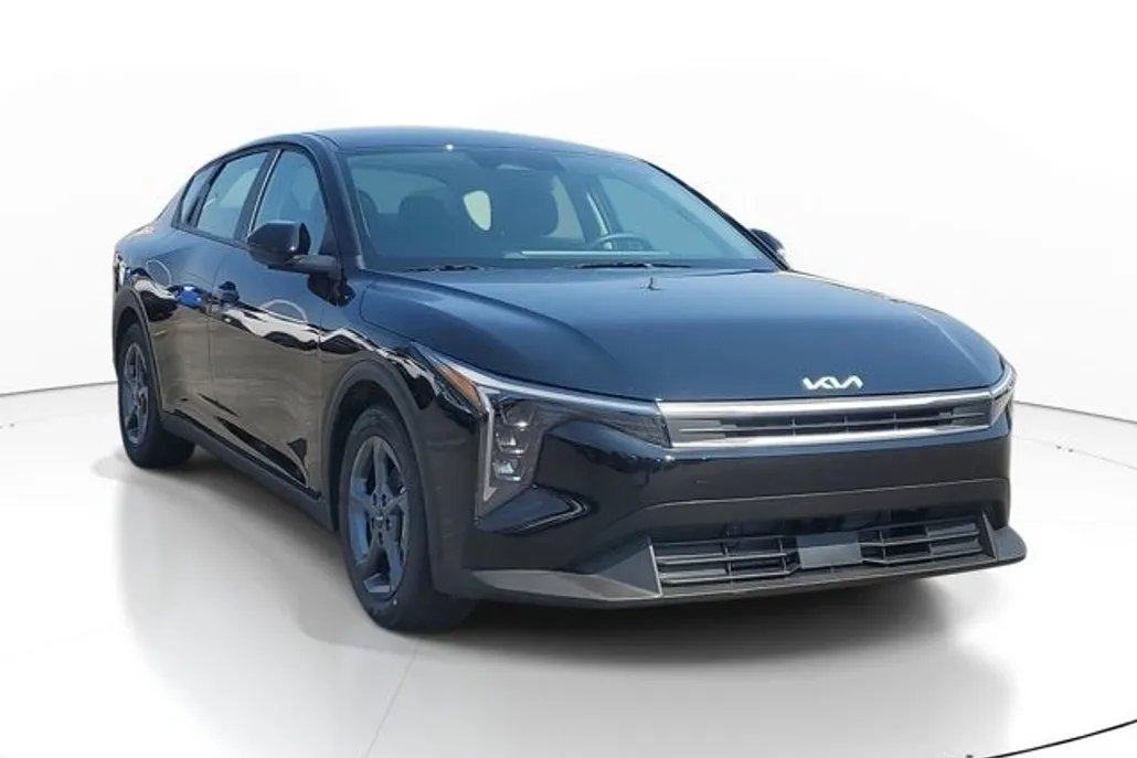 2025 Kia K4 LXS photo 1