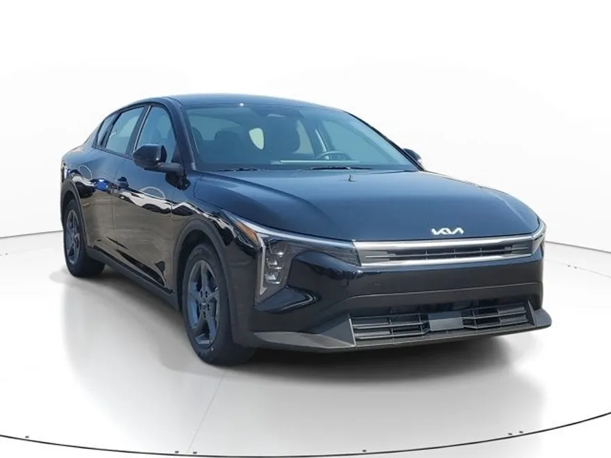 2025 Kia K4 LXS photo 1