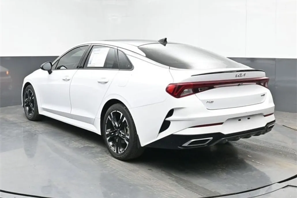 2022 Kia K5 GT-Line photo 1