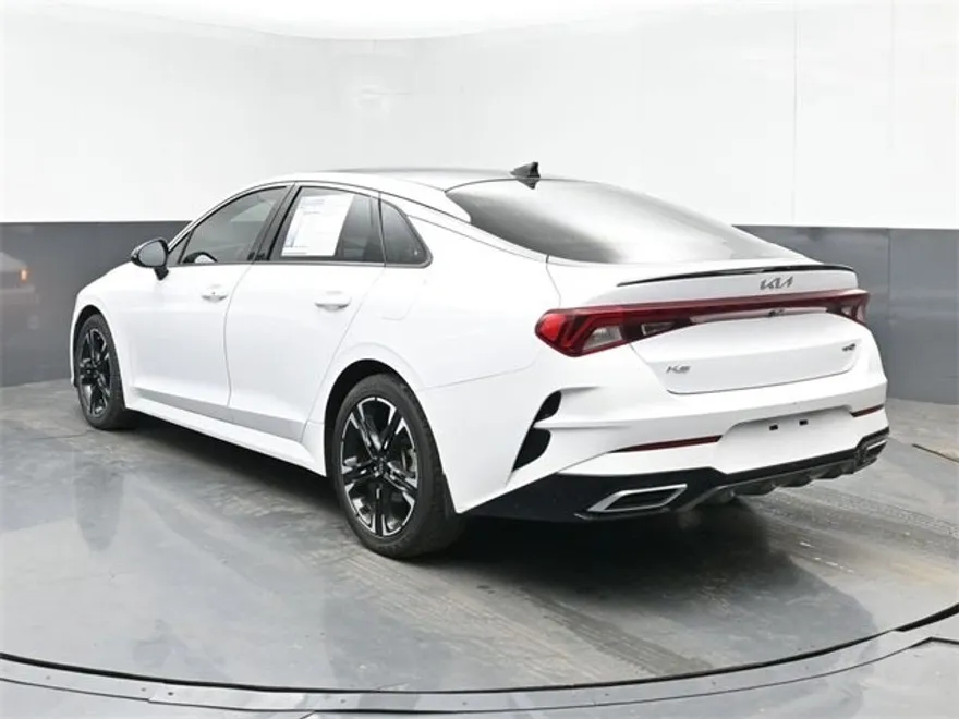 2022 Kia K5 GT-Line photo 1