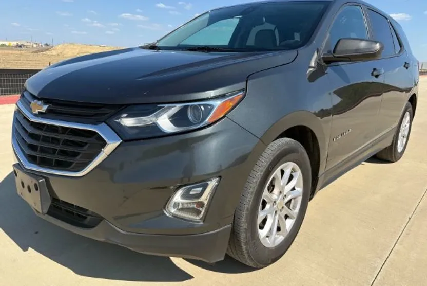 2020 Chevrolet Equinox LS photo 1