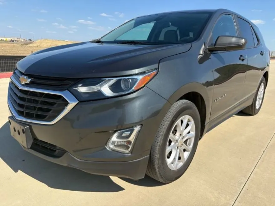 2020 Chevrolet Equinox LS photo 1