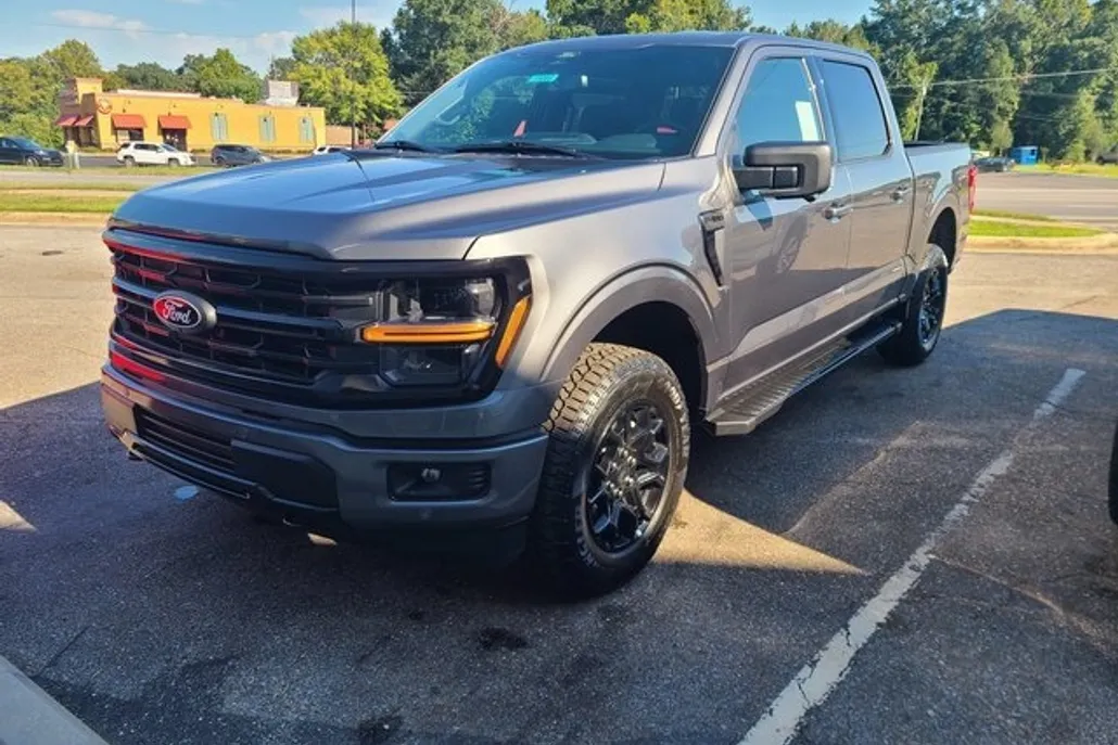 2025 Ford F-150 XLT photo 1