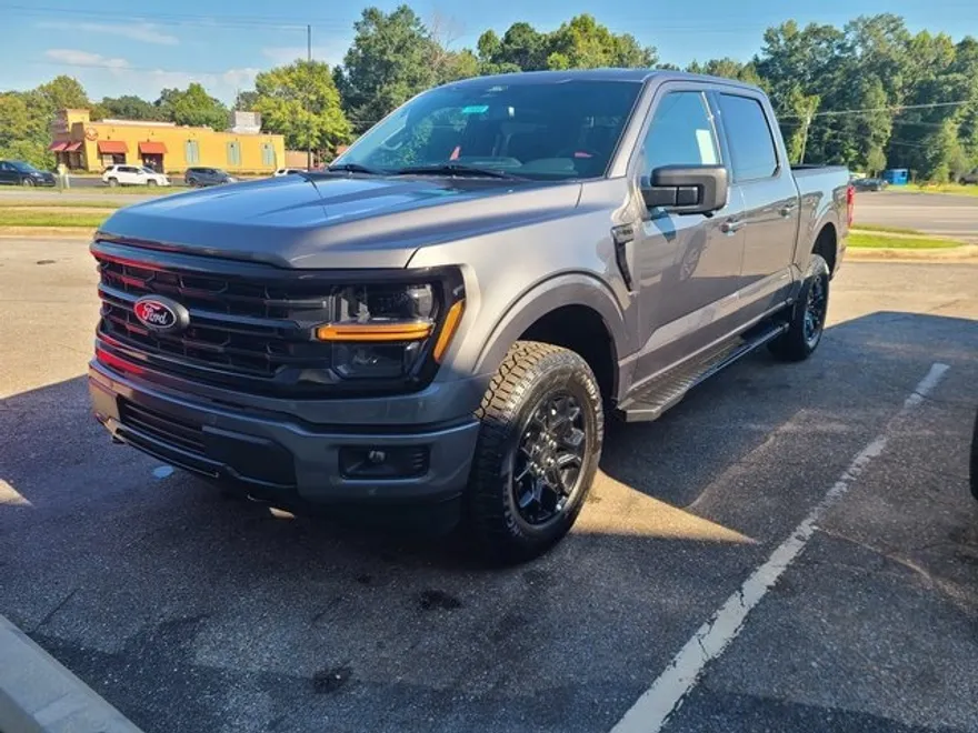 2025 Ford F-150 XLT photo 1