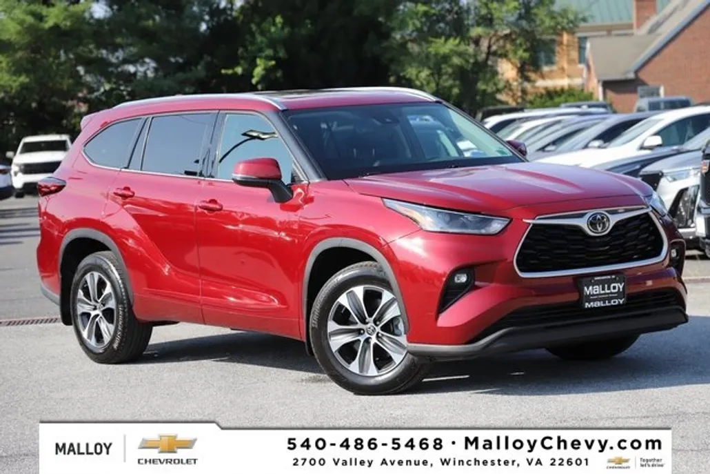 2021 Toyota Highlander XLE photo 1