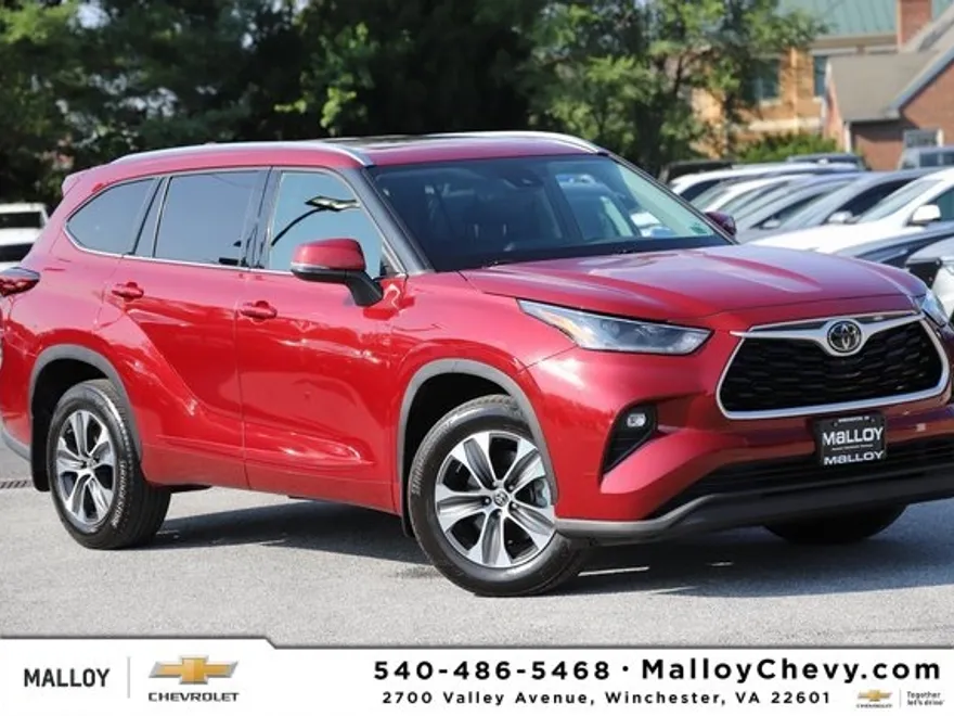 2021 Toyota Highlander XLE photo 1