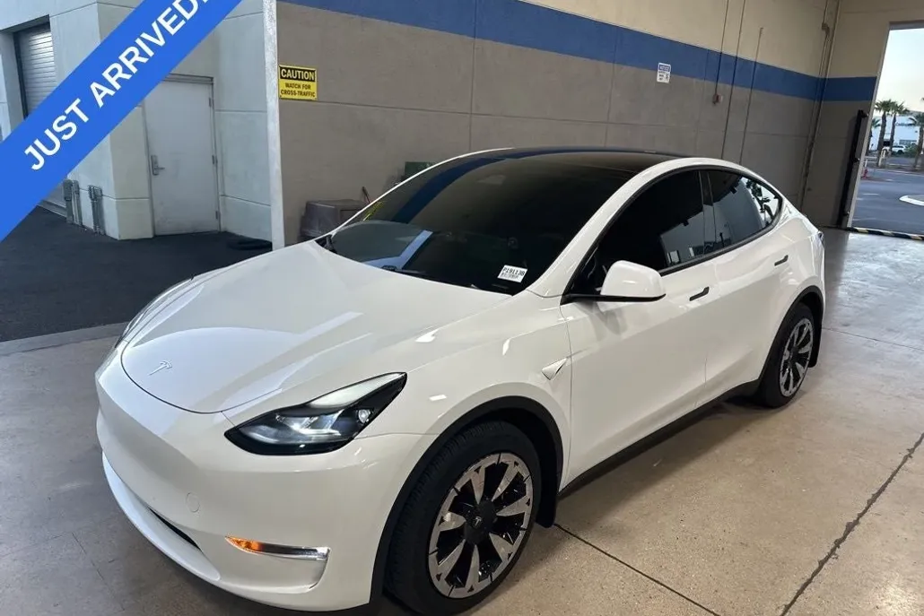 2024 Tesla Model Y Long Range photo 1