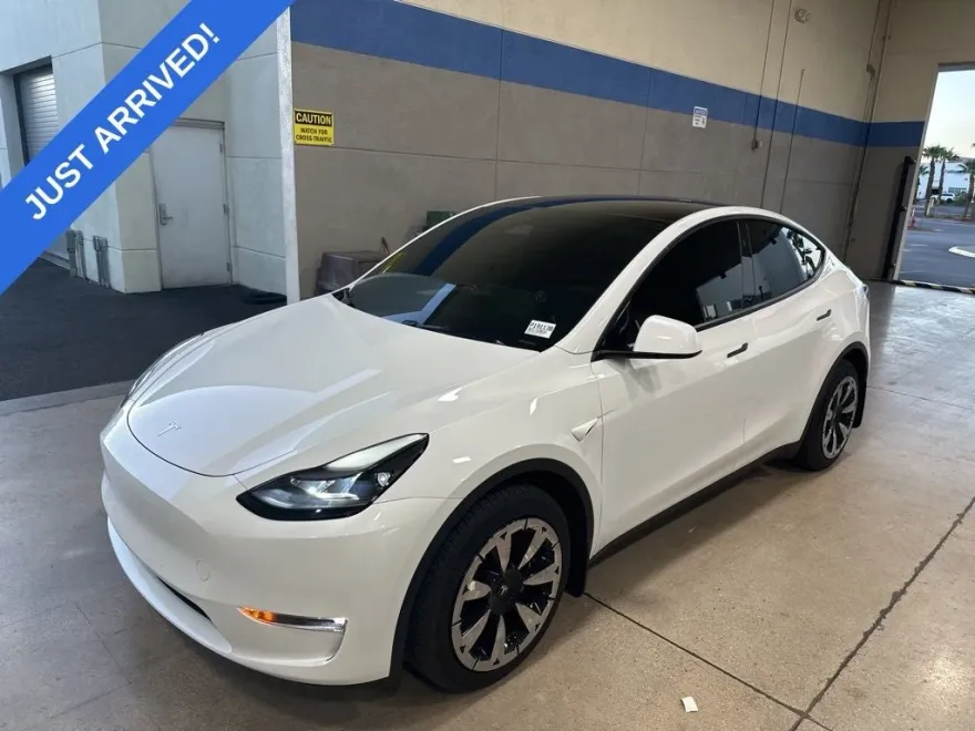 2024 Tesla Model Y Long Range photo 1
