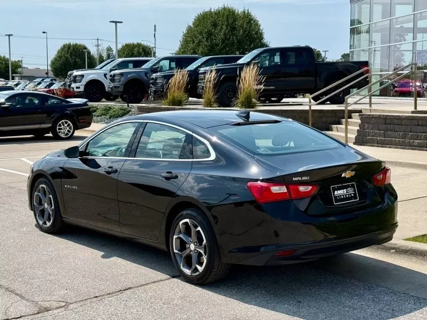 2024 Chevrolet Malibu 1LT photo 1
