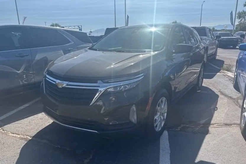 2024 Chevrolet Equinox LT photo 1