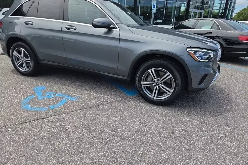 2021 Mercedes Benz GLC 300 photo 1