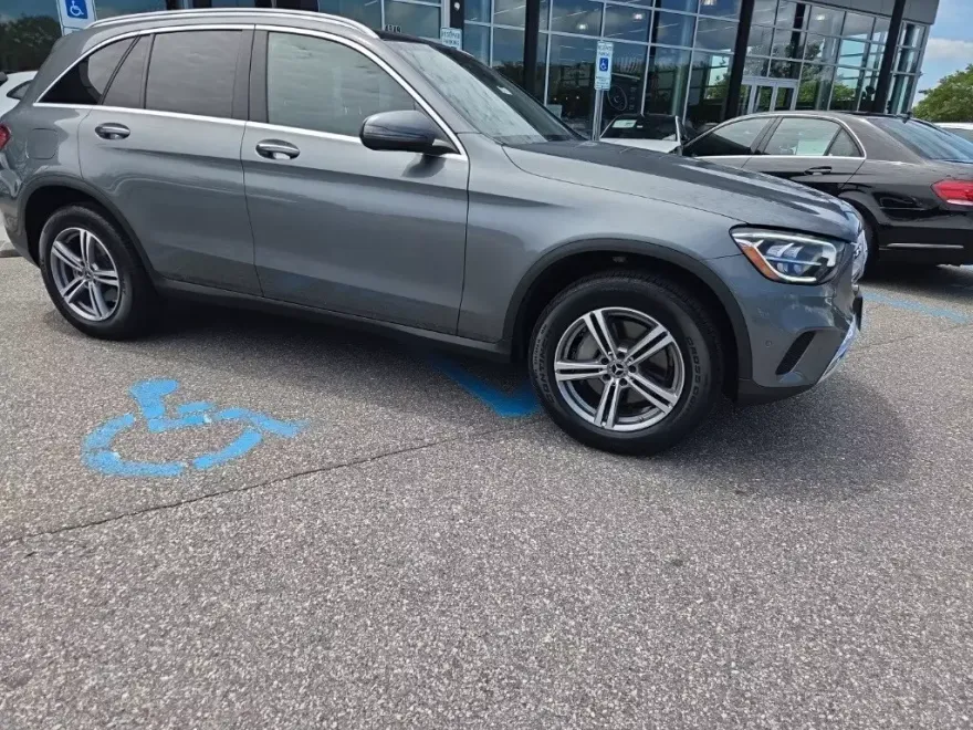 2021 Mercedes Benz GLC 300 photo 1