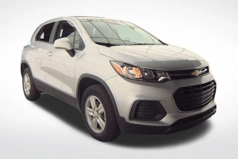 2022 Chevrolet Trax LS photo 1