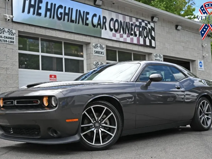 2023 Dodge Challenger R/T photo 1