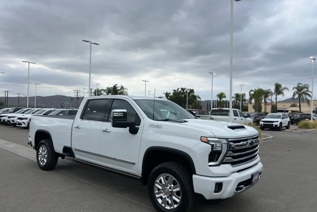 2024 Chevrolet Silverado 2500HD High Country photo 1