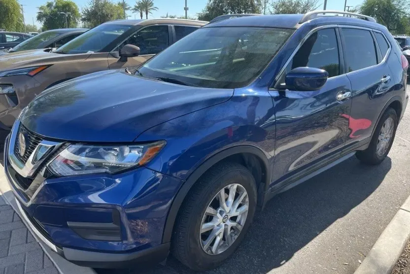 2018 Nissan Rogue SV photo 1