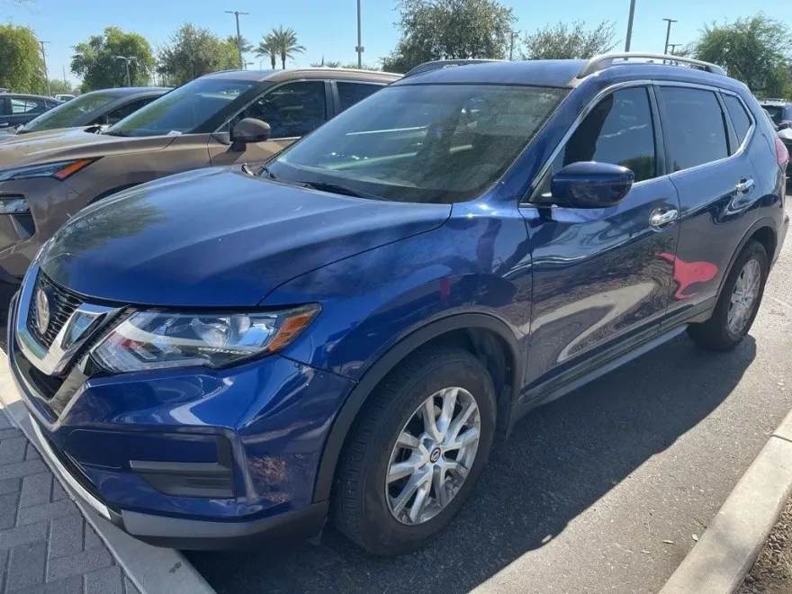 2018 Nissan Rogue SV photo 1
