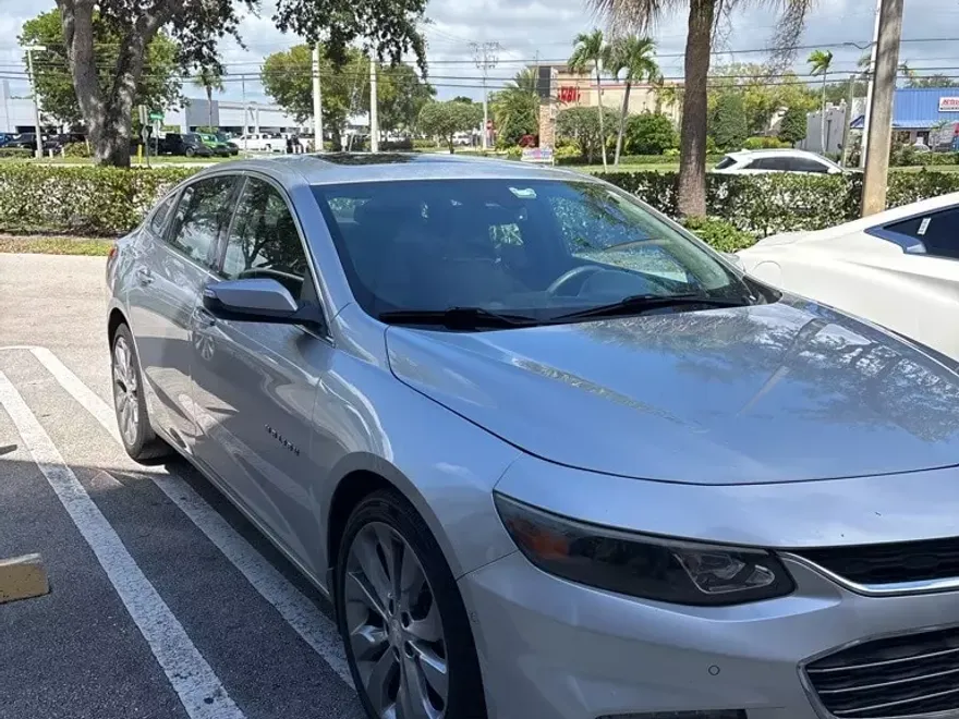 2017 Chevrolet Malibu Premier photo 1