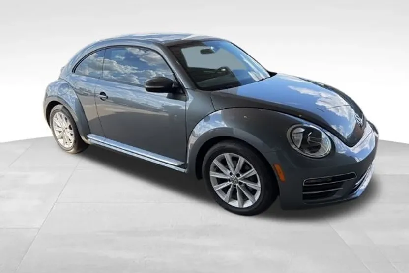 2017 Volkswagen Beetle 1.8T SE photo 1