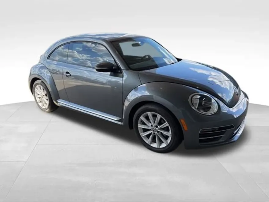 2017 Volkswagen Beetle 1.8T SE photo 1