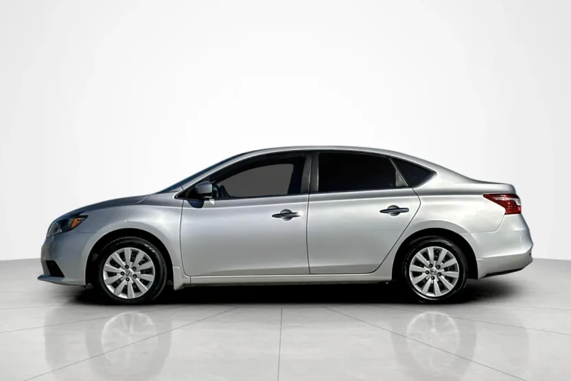 2016 Nissan Sentra S photo 1