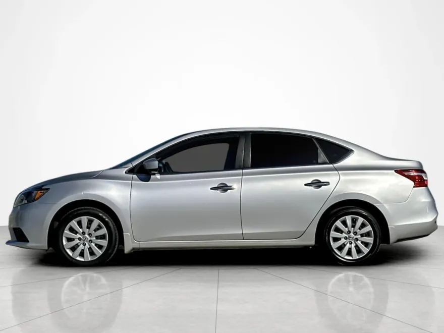2016 Nissan Sentra S photo 1