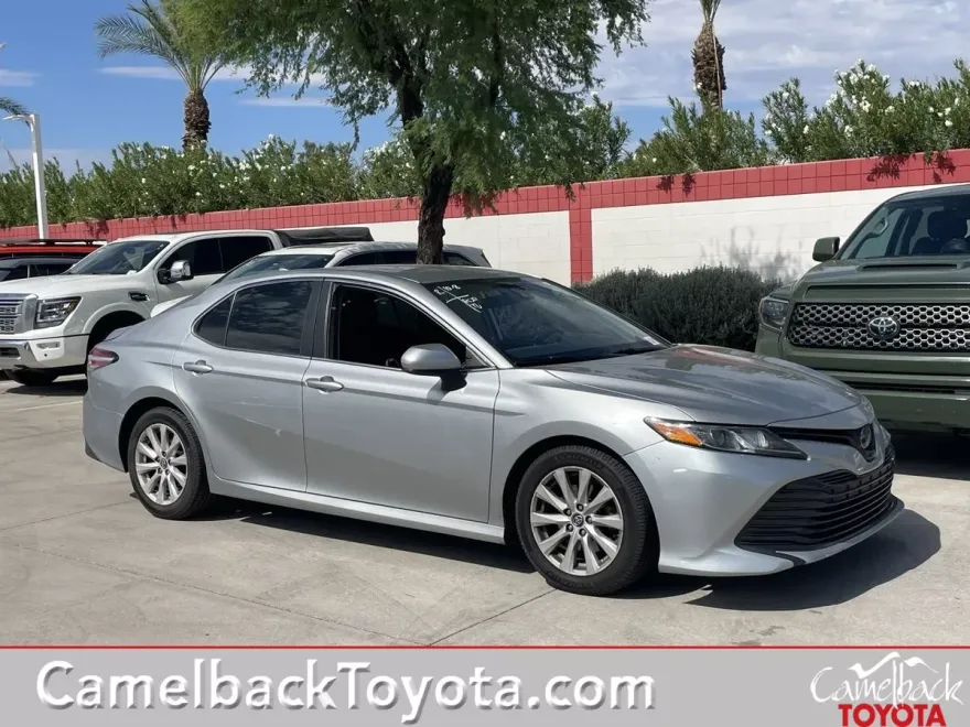 2019 Toyota Camry LE photo 1